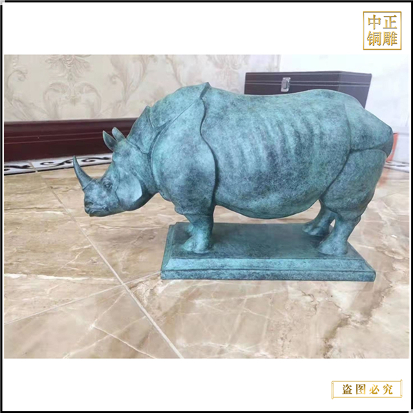 大號(hào)犀牛銅雕塑鑄造.jpg