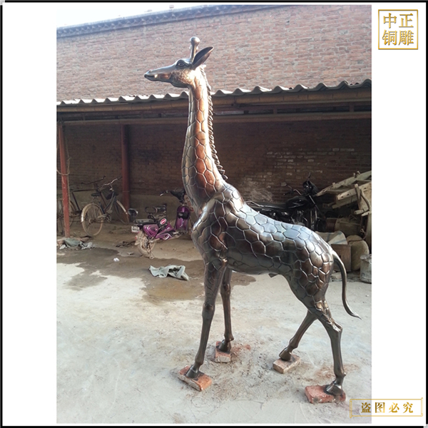 小型長(zhǎng)頸鹿雕塑